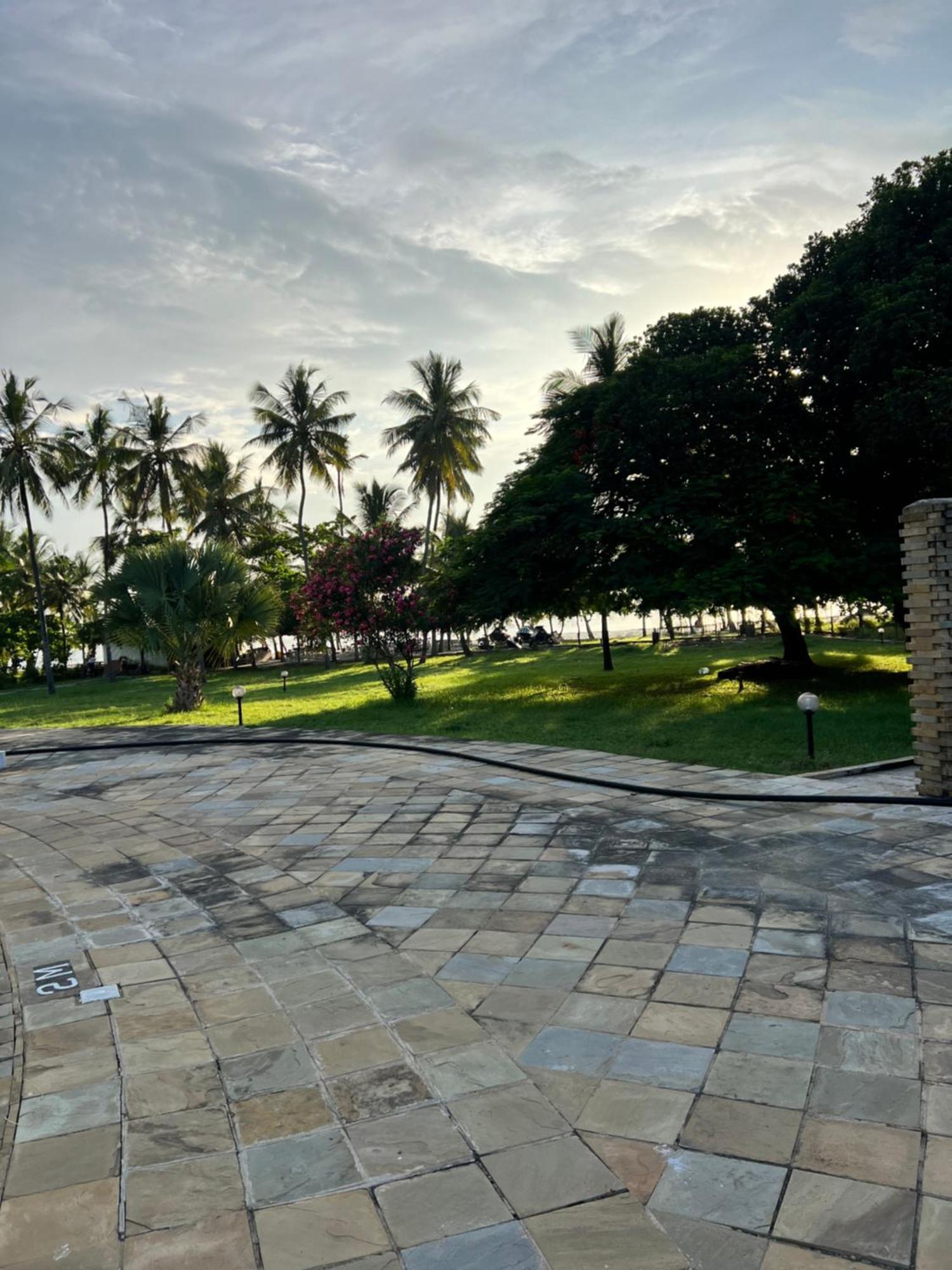 Waves And Wanderlust-Diani Beach Ngoại thất bức ảnh